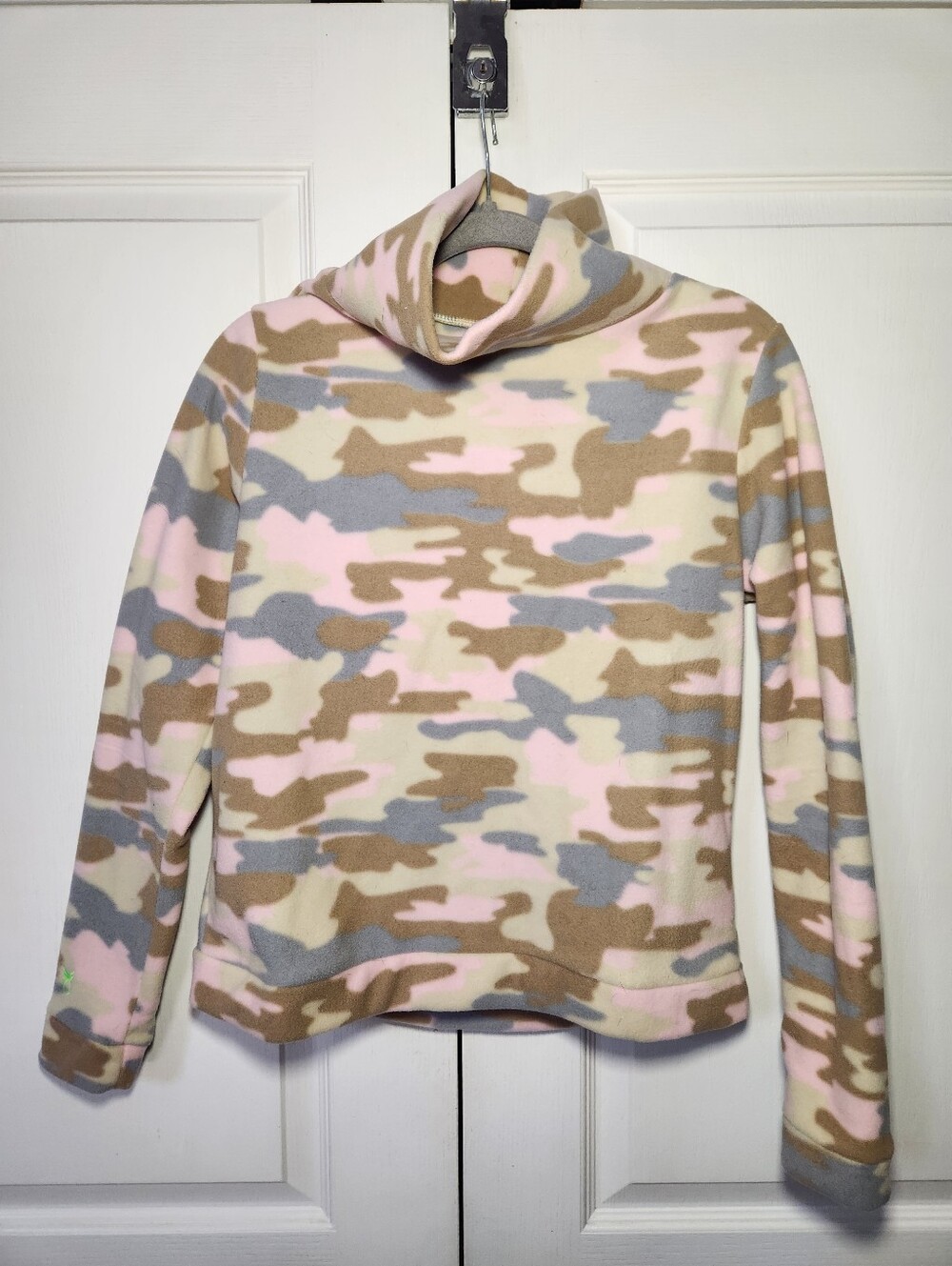 Dudley Stephens Park Slope Turtleneck In Camo. Size M
